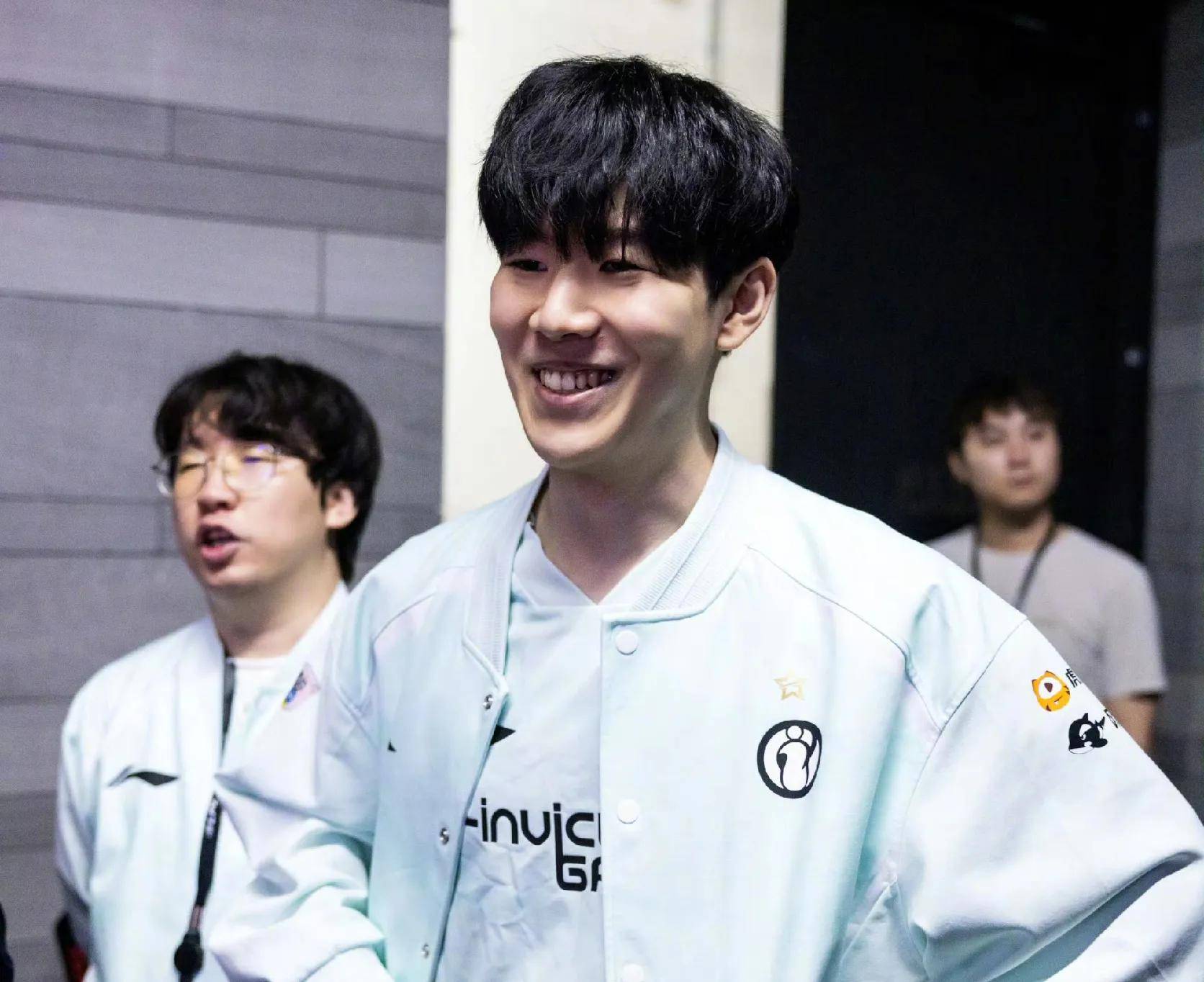 雷士的灯体 雷士的灯体